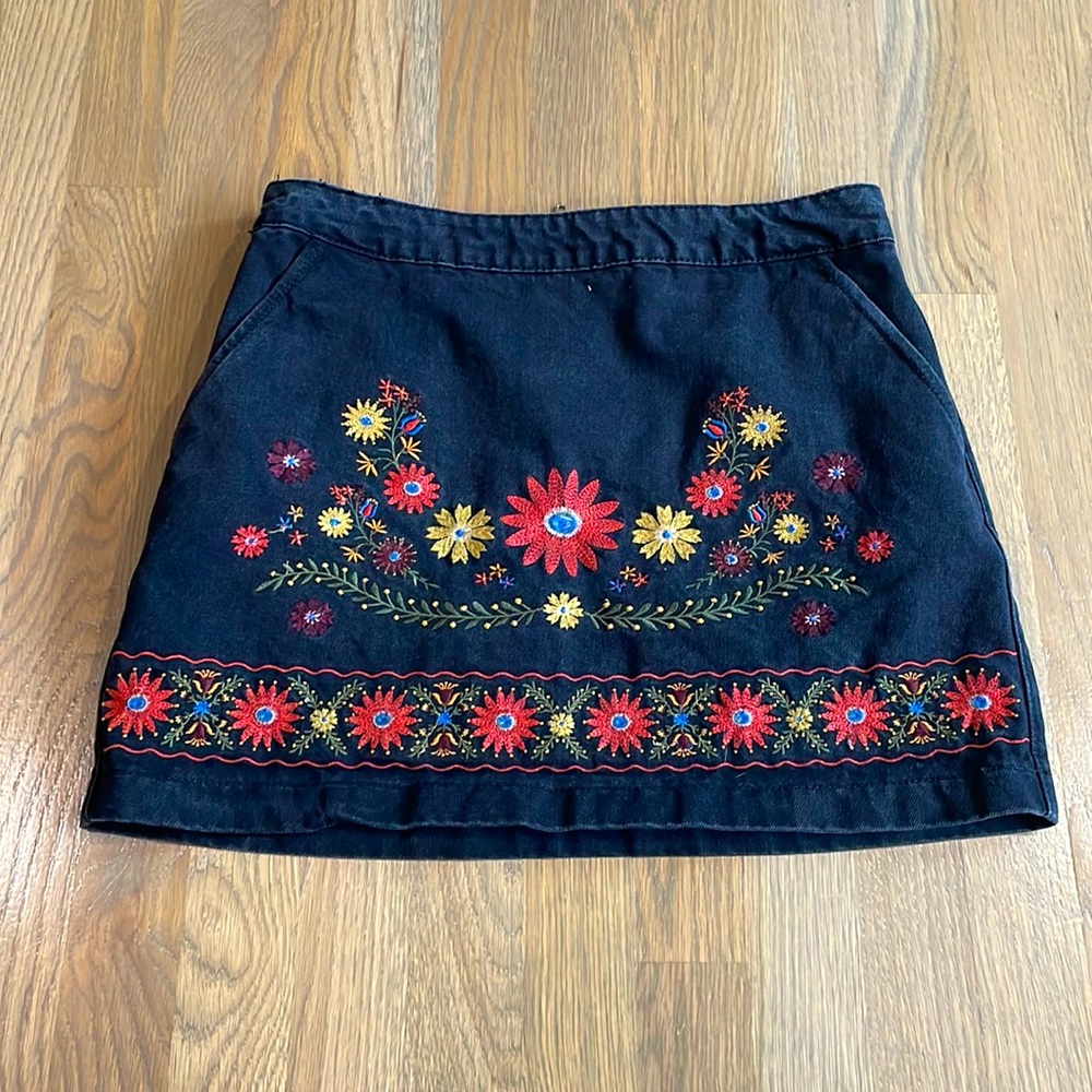 Lightly Worn Embroidered Black Denim Jean Skirt With Flowers